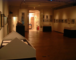 Vue d'installation de l'exposition Hommage à David Cronenberg - Novembre 2000 - Centre culturel canadien