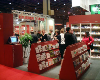 Stand du Centre culturel canadien (P189) au Salon du Livre de Paris, 2002
