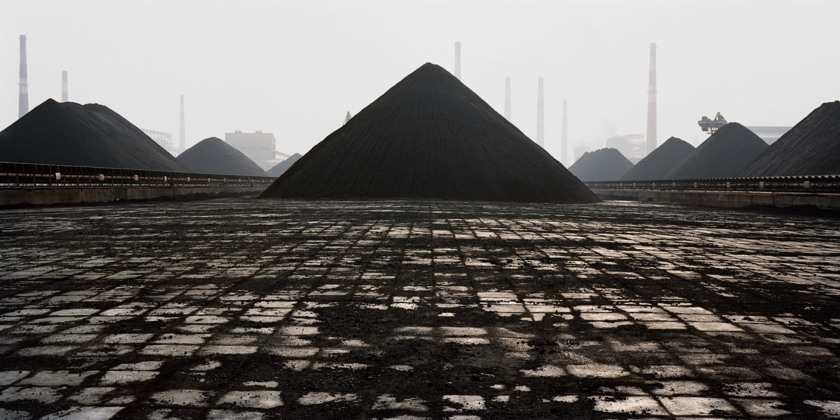 Edward Burtynsky Photographs the Human Imprint on African